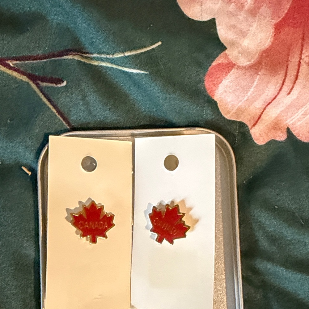 Maple Leaf Red Brooches